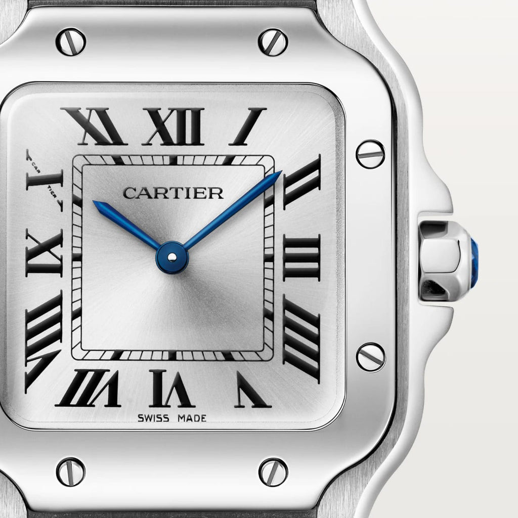 Cartier Santos Uhr Luxuriöse Armbanduhr - Detailansicht des Zifferblatts mit römischen Ziffern und blauen Akzenten.